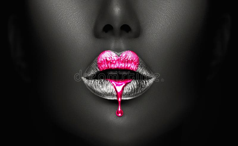 Lucidalabbra di vernice rosa scende su labbra sexy pittura liquida brillante sulla bella bocca di modella. giorno di San Valentino Lucidalabbra di vernice rosa scende su labbra sexy pittura liquida brillante sulla bella bocca di modella. giorno di San Valentino