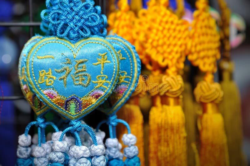 Štěstí uzel pro Čínský Nový Rok dekorace v čínské čtvrti (Niu Che Shui), Singapur.
