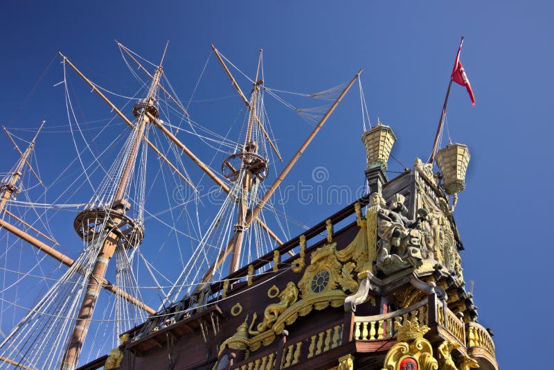 ludob?jczy Neptune galeon zakotwiczaj?cy w porcie fotografia stock ludob?jczy Neptune galeon zakotwiczaj?cy w porcie fotografia stock