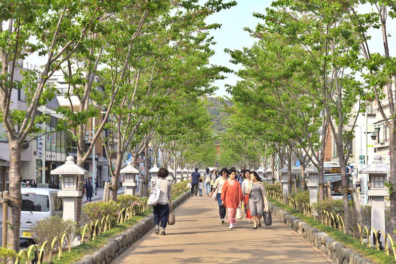 The pathway leads the beach to the Tsurugaoka Hachiman shinto sanctuary. The pathway leads the beach to the Tsurugaoka Hachiman shinto sanctuary