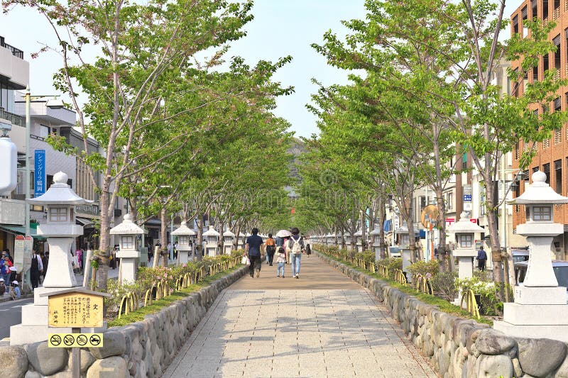 The pathway leads the beach to the Tsurugaoka Hachiman shinto sanctuary. The pathway leads the beach to the Tsurugaoka Hachiman shinto sanctuary