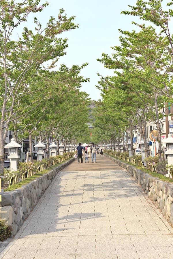 The pathway leads the beach to the Tsurugaoka Hachiman shinto sanctuary. The pathway leads the beach to the Tsurugaoka Hachiman shinto sanctuary