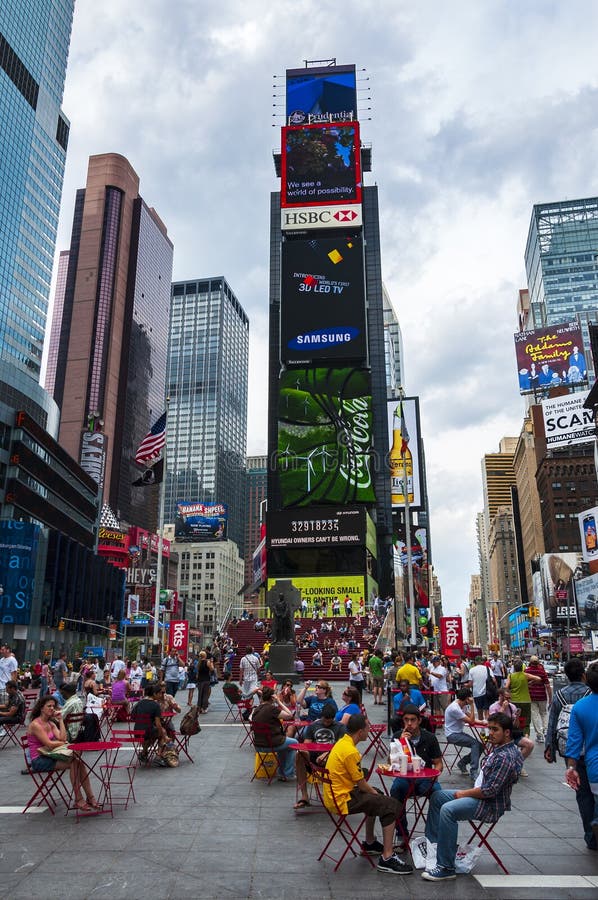 Ludzie przy times square w mieście Nowy Jork, usa obraz royalty free Ludzie przy times square w mieście Nowy Jork, usa obraz royalty free