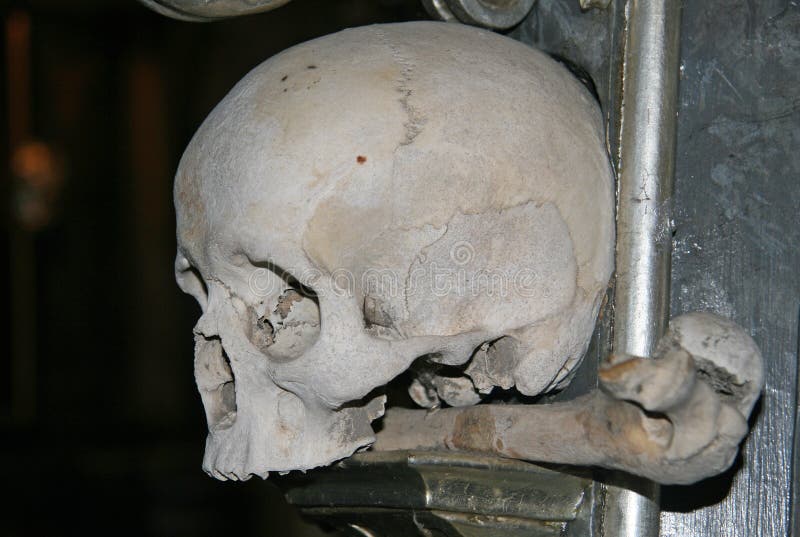 Ludzkie kości w Sedlec Ossuary, Kostnice cmentarniany kościół w Sedlec, Kutna Hora, republika czech fotografia stock Ludzkie kości w Sedlec Ossuary, Kostnice cmentarniany kościół w Sedlec, Kutna Hora, republika czech fotografia stock