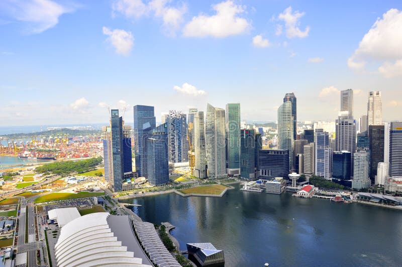 Luftaufnahme der Wolkenkratzersingapur-Skyline lizenzfreie stockfotos Luftaufnahme der Wolkenkratzersingapur-Skyline lizenzfreie stockfotos