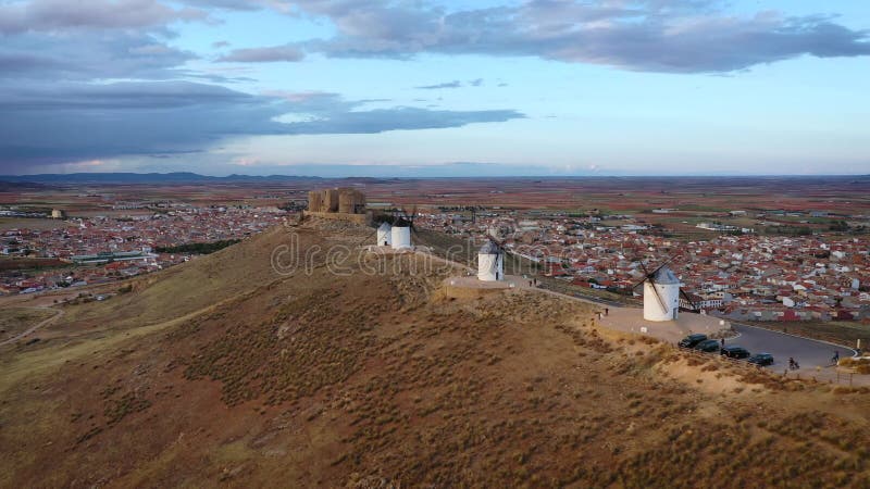 Luftbild der Windmühlen des Konsuegra Spain stock video footage