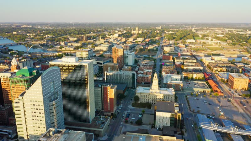 Luftbild des Moines Iowa Skyline stock footage