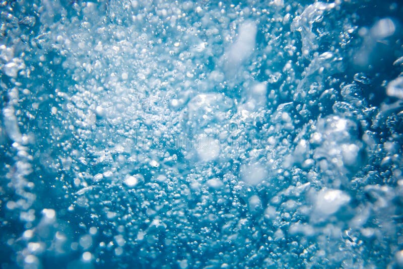 Luftblasen Im Klaren Blauen Wasser Stockbild Bild von spritzen, nave