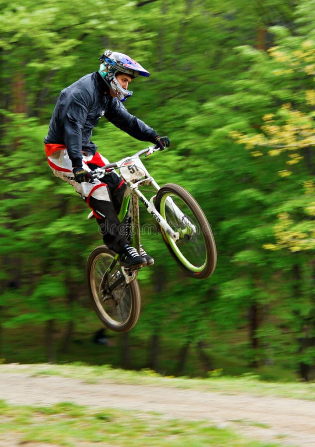 luftcyklistberg royaltyfria bilder luftcyklistberg royaltyfria bilder