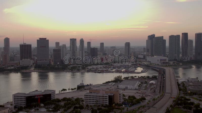 Luftfahrt über Port Miami Sicht auf Downtown 4k 60p