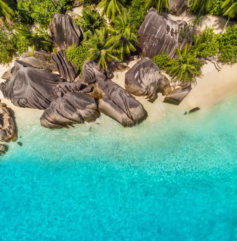 Luftfoto von tropischen Seychellen setzen in La Digue-Insel auf den Strand stockbilder Luftfoto von tropischen Seychellen setzen in La Digue-Insel auf den Strand stockbilder
