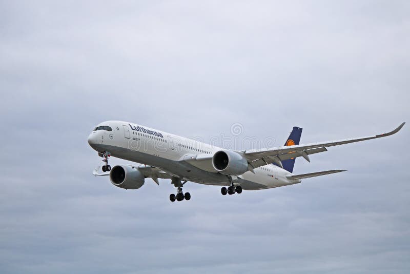 Lufthansa Airbus A350-900 In Older Livery On Final Approach royalty free stock photos