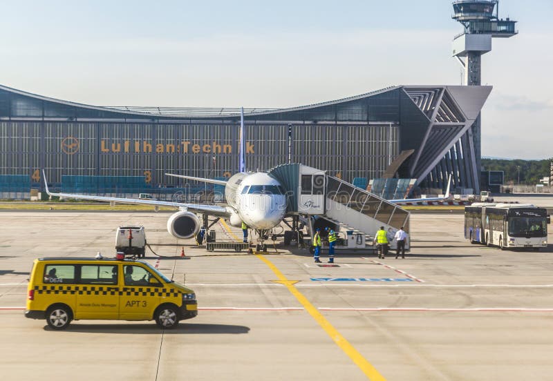 Lufthansa aircraft in front of maintenance hall