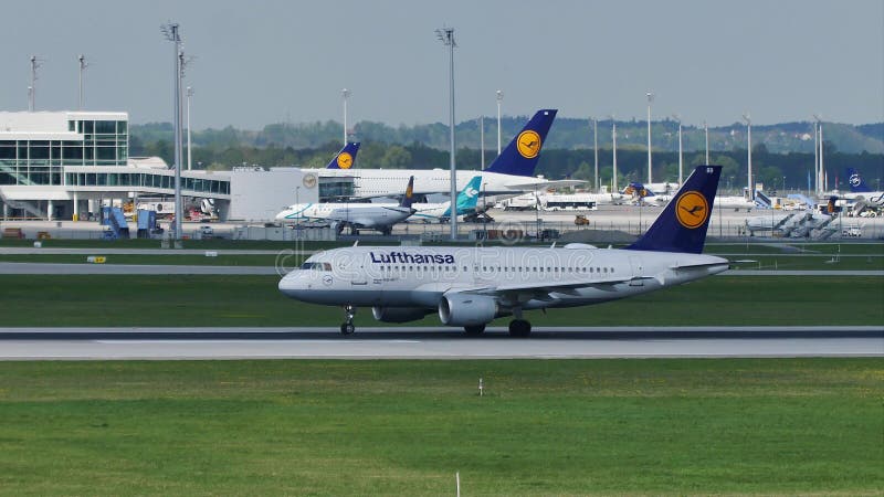 Lufthansa spiana l'atterraggio nell'aeroporto di Monaco di Baviera, MUC Sorveglianza piana degli spotters