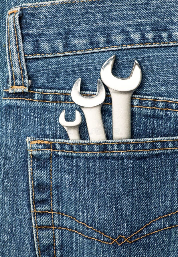 Lug wrenches in a pocket