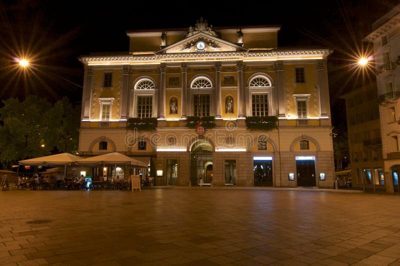 Lugano-stadhuis 's nachts stock fotografie Lugano-stadhuis 's nachts stock fotografie