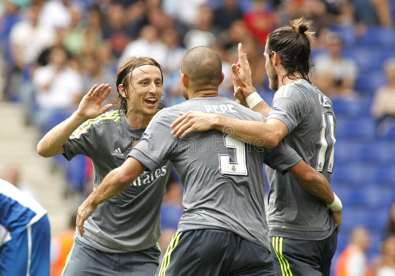 Luka Modric (L) Pepe (C) et Gareth Bale (r) de Real Madrid