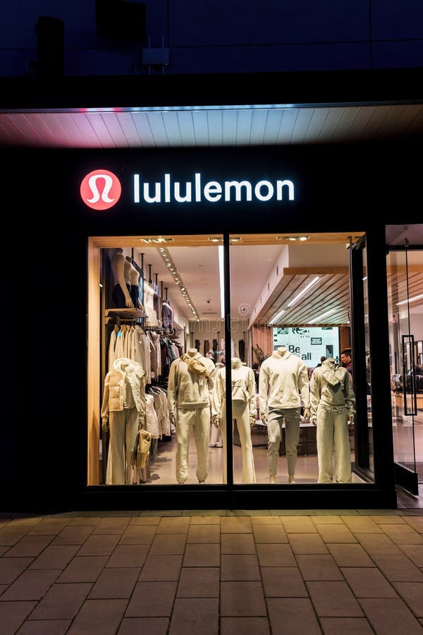 129 Lululemon Clothes Stock Photos - Free & Royalty-Free Stock Photos from  Dreamstime