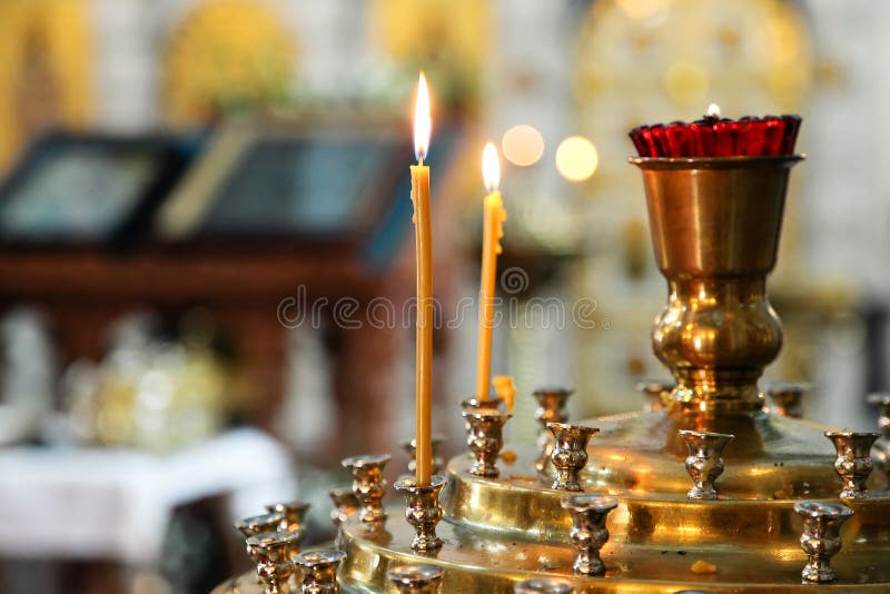 24 Candele LED Tremolanti Con Petali Di Rosa - Luci Senza Fiamma Per Decorazioni, Batterie Incluse, Base Bianca