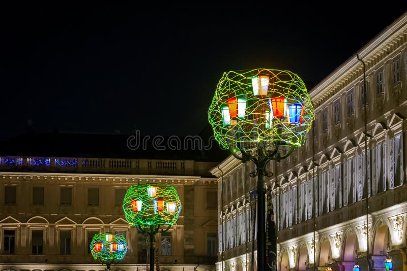 Lumières de Noël dans la place San Carlo, Turin, Italie image libre de droits Lumières de Noël dans la place San Carlo, Turin, Italie image libre de droits