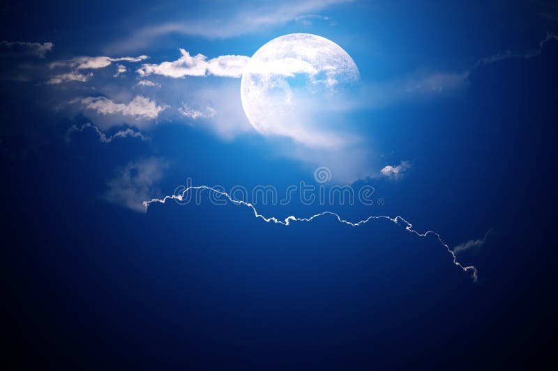 Luna detrás de las nubes libre illustration Luna detrás de las nubes libre illustration