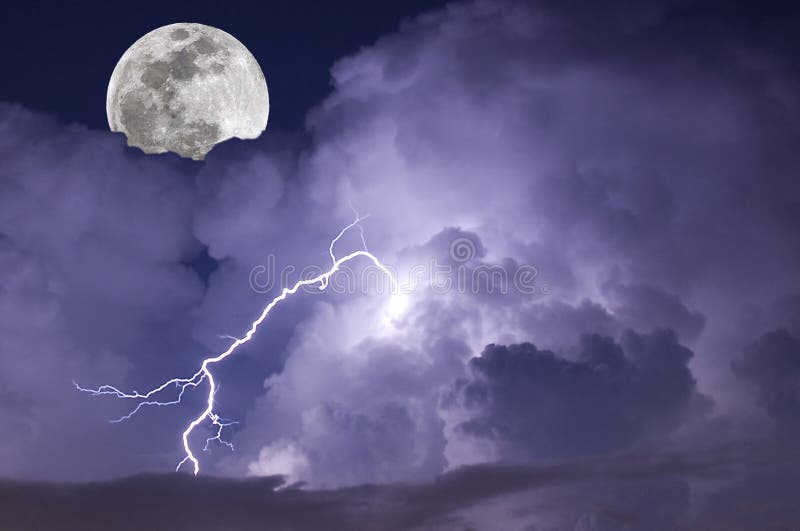 Luna tempestuosa imagen de archivo libre de regalías Luna tempestuosa imagen de archivo libre de regalías