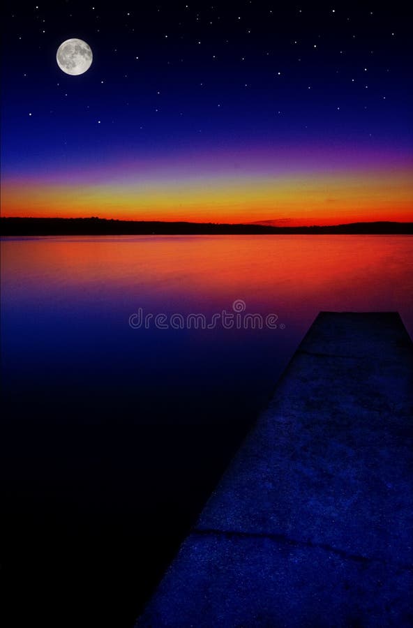 Lune au-dessus de caspien photo stock Lune au-dessus de caspien photo stock