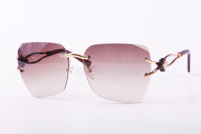 Lunettes de soleil pour les femmes modernes photo stock Lunettes de soleil pour les femmes modernes photo stock