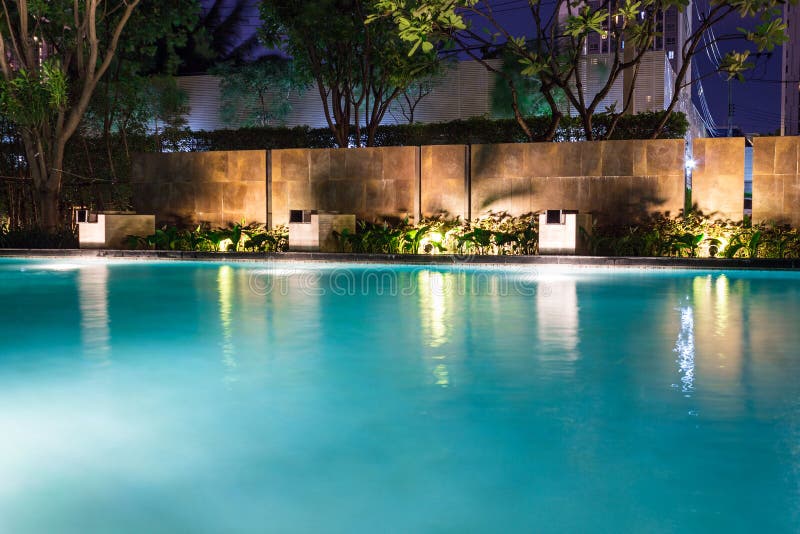 Lush pool lighting in backyard for luxury swimming pool design c