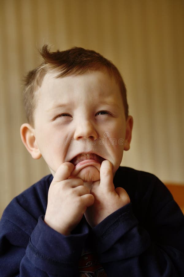 Lustige Gesichter stockbild. Bild von kind, gesicht, junge - 3198953