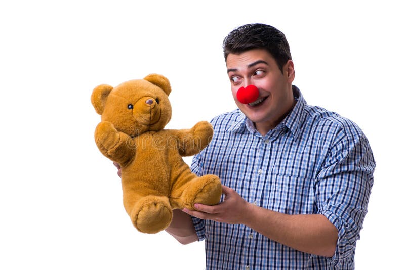 Lustiger Clownmann mit einem weichen Teddybärspielzeug lokalisiert auf weißem BAC lizenzfreies stockfoto Lustiger Clownmann mit einem weichen Teddybärspielzeug lokalisiert auf weißem BAC lizenzfreies stockfoto