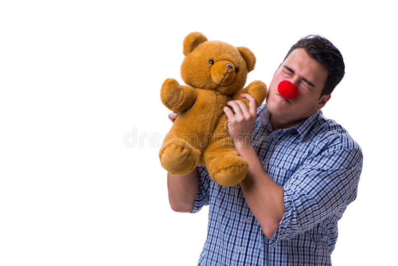 Lustiger Clownmann mit einem weichen Teddybärspielzeug lokalisiert auf weißem BAC lizenzfreies stockfoto Lustiger Clownmann mit einem weichen Teddybärspielzeug lokalisiert auf weißem BAC lizenzfreies stockfoto