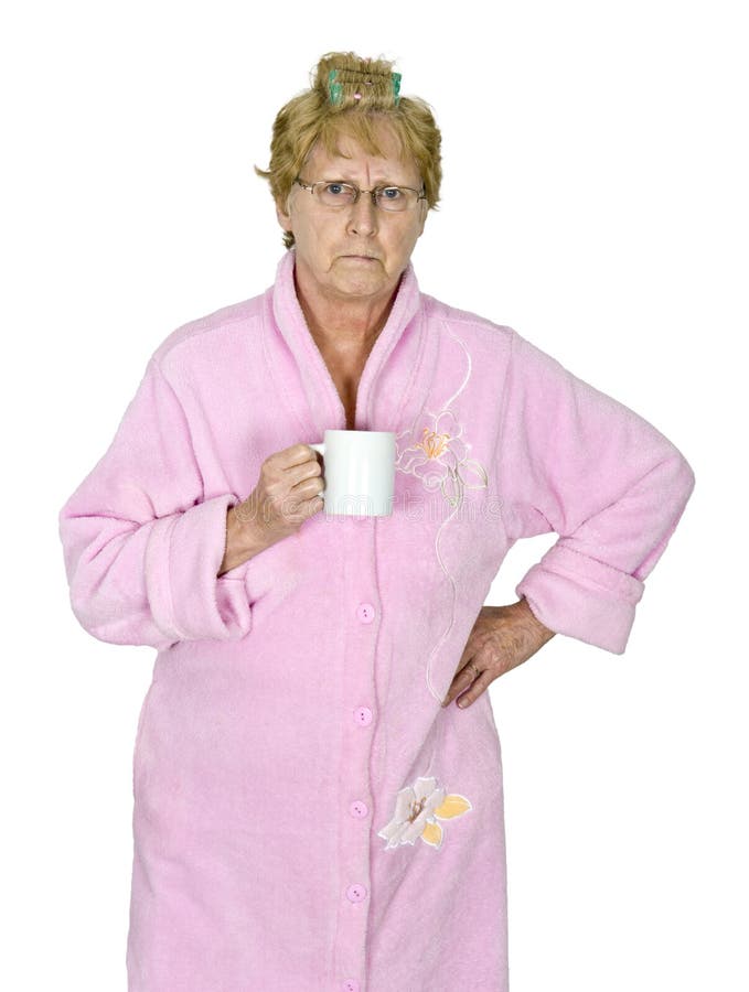 Lustiger verärgerter reifer Frauen-Morgen-Kaffee lokalisiert stockbild Lustiger verärgerter reifer Frauen-Morgen-Kaffee lokalisiert stockbild