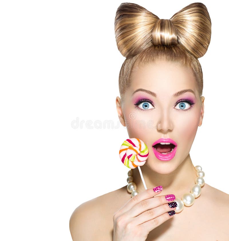 Lustiges Mädchen, das Lutscher isst stockbild Lustiges Mädchen, das Lutscher isst stockbild