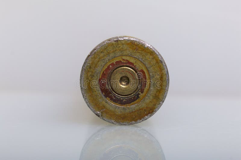 Luva do tiro de uma metralhadora do grande-calibre Em um fundo branco imagens de stock Luva do tiro de uma metralhadora do grande-calibre Em um fundo branco imagens de stock