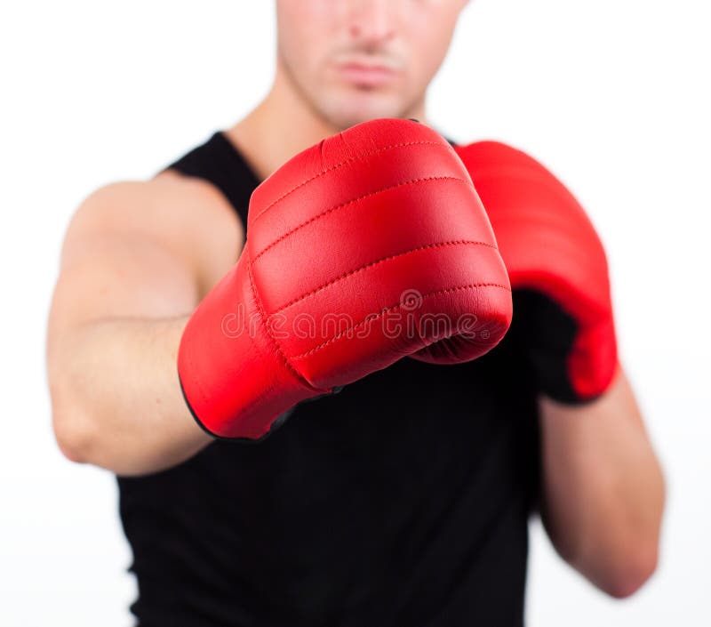 Jovem a usar luvas de boxe imagem de stock
