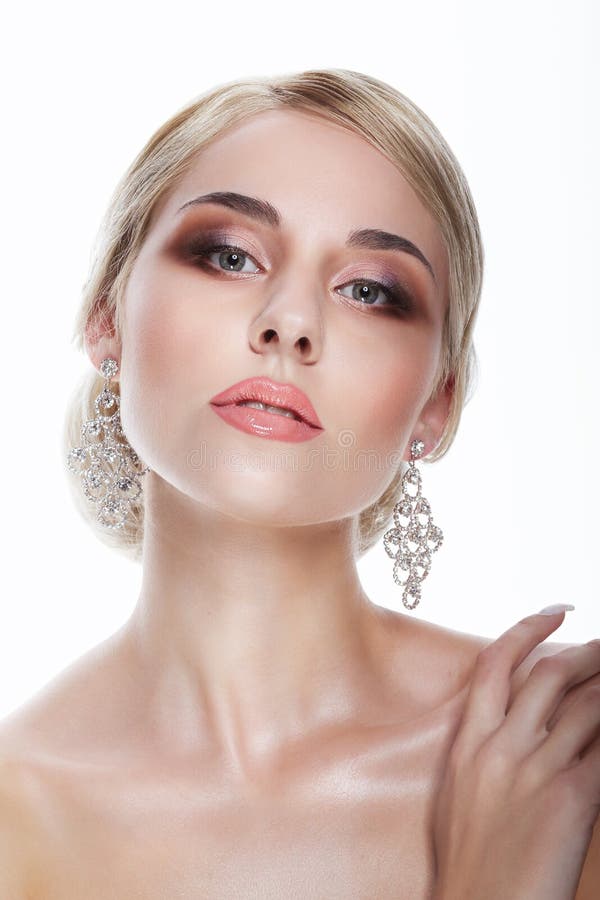 luxe Aristrocratische Dame Blonde met Juwelen - Platinaeardrops royalty-vrije stock foto's luxe Aristrocratische Dame Blonde met Juwelen - Platinaeardrops royalty-vrije stock foto's