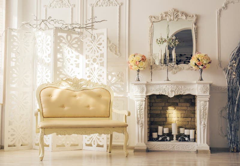 Luxebinnenland van woonkamer met oud modieus uitstekend meubilair stock foto Luxebinnenland van woonkamer met oud modieus uitstekend meubilair stock foto