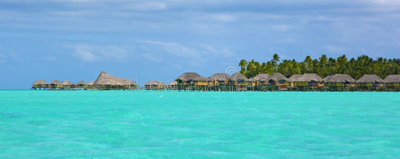 Luxetoevlucht en turkoois water in Franse Polynesia stock foto's Luxetoevlucht en turkoois water in Franse Polynesia stock foto's
