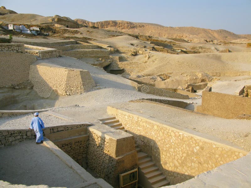 Luxor, Egito: Túmulo de Ramose na necrópolis antiga dos nobres em Thebes foto de stock Luxor, Egito: Túmulo de Ramose na necrópolis antiga dos nobres em Thebes foto de stock