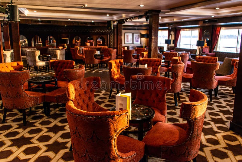Luxor Egypten 18 05 Inre 2018 och rum av Steigenbergeren Minerva Cruise Boat Hotel fotografering för bildbyråer