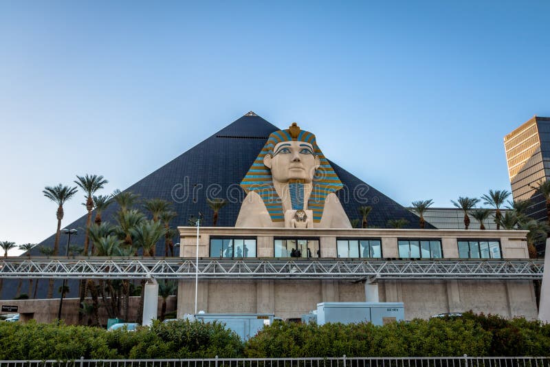 Las Vegas Luxor hotel editorial stock photo. Image of night - 65436673