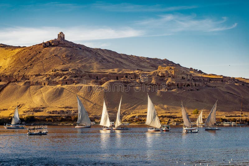 Luxor solnedgång på Nile River Egypt arkivbilder