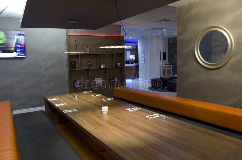 A 4 star hotel bar restaurant was decorated with nice modern furniture and lighting. Novotel London Waterloo. A 4 star hotel bar restaurant was decorated with nice modern furniture and lighting. Novotel London Waterloo.