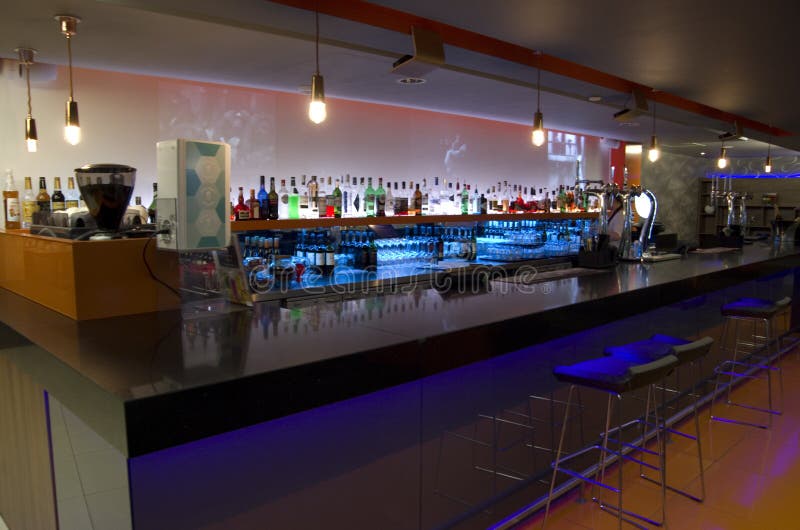 A 4 star hotel bar restaurant was decorated with nice modern furniture and lighting. Novotel London Waterloo. A 4 star hotel bar restaurant was decorated with nice modern furniture and lighting. Novotel London Waterloo.