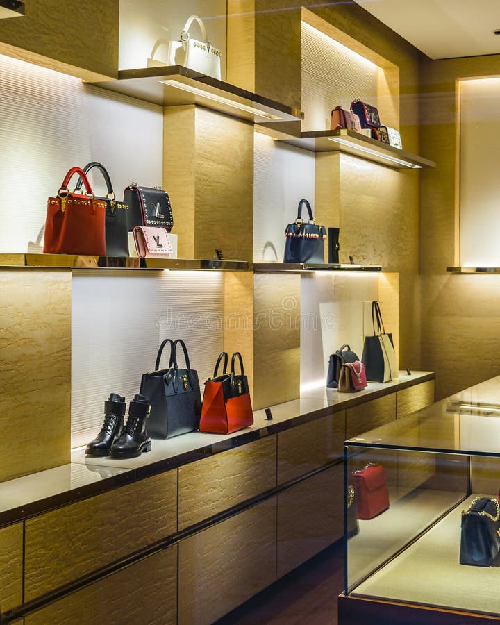 Luxury Bags at Window Store, Venice, Italy Editorial Photography - Image of  handbags, store: 130179687