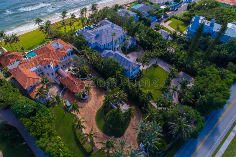Luxury beachfront mansions in Florida