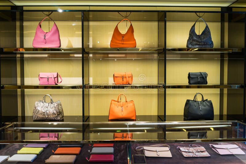Luxury handbags in the shop royalty free stock photography Luxury handbags in the shop royalty free stock photography