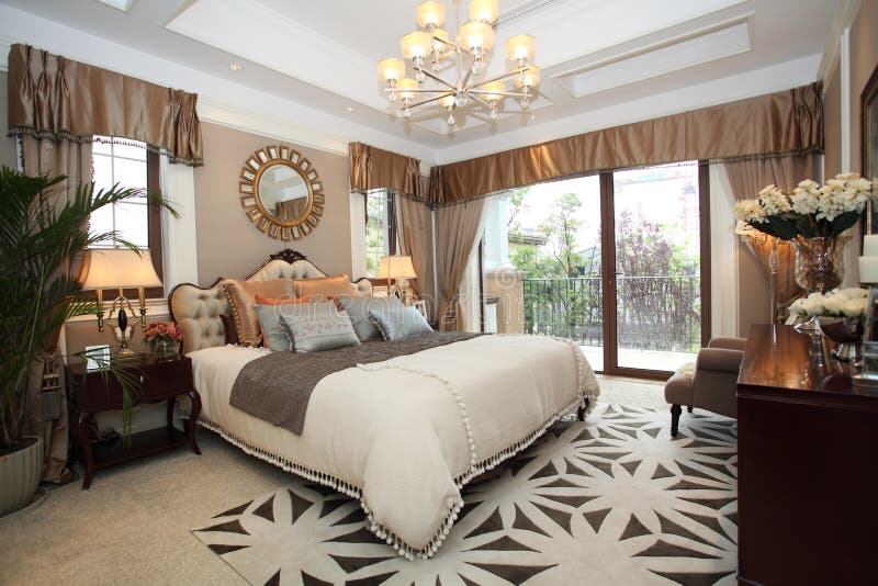 Confortevole camera da letto in una casa di lusso con un arredamento elegante.