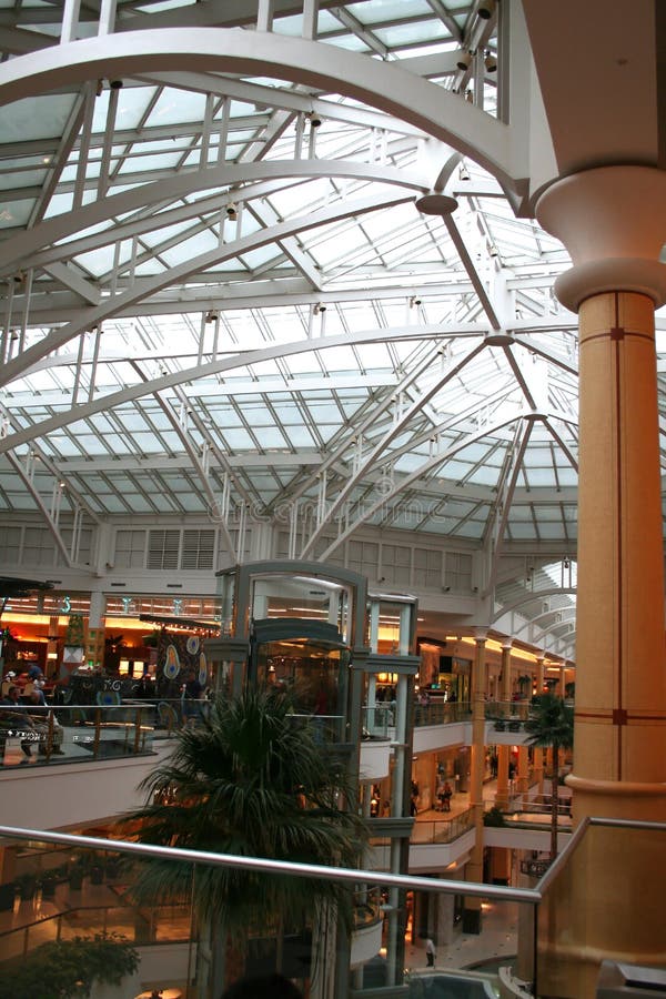 dpa) - A view of the Somerset Mall in Detroit, Michigan, USA, 8 January  2005 Stock Photo - Alamy